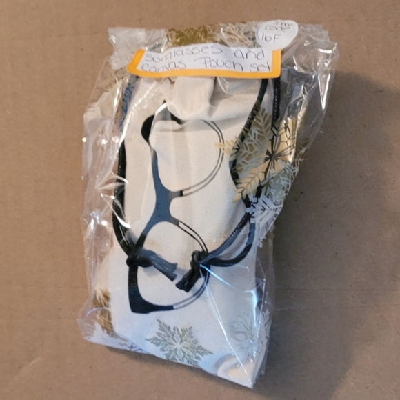 Sunglasses and Canvas Pouch Set - Picture 7 of 7